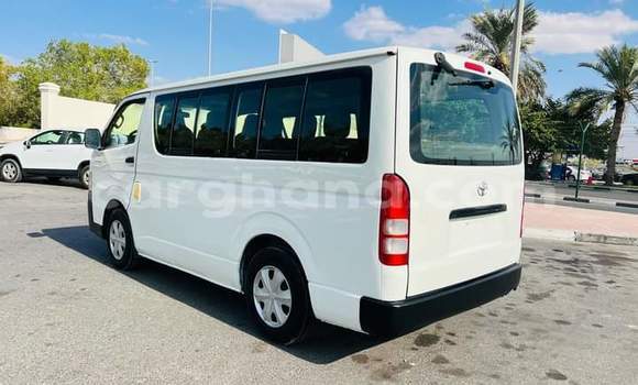 Ra Àlòkù Toyota Hiace funfun Ọkọ̀ in Sekondi–Takoradi Metropolitan ni Oorun Ra Àlòkù Toyota Hiace funfun Ọkọ̀ in Sekondi–Takoradi Metropolitan ni Oorun