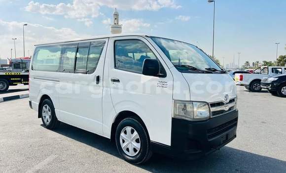 Ra Àlòkù Toyota Hiace funfun Ọkọ̀ in Sekondi–Takoradi Metropolitan ni Oorun Ra Àlòkù Toyota Hiace funfun Ọkọ̀ in Sekondi–Takoradi Metropolitan ni Oorun