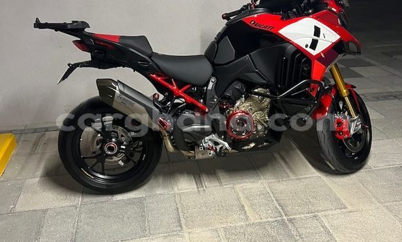 Sayi Na hannu Ducati Multistrada Red Motsi in Accra a Greater Accra