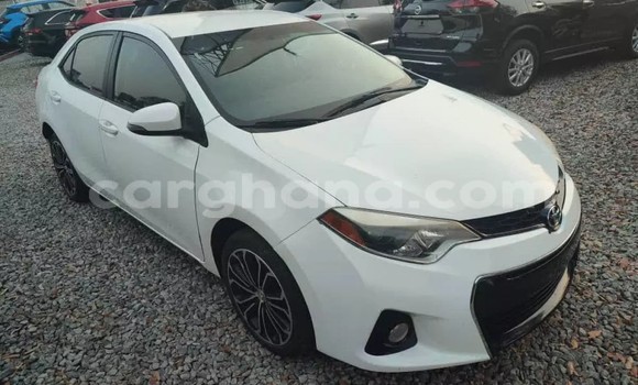 Ra Àlòkù Toyota Corolla funfun Ọkọ̀ in Accra ni Greater Accra