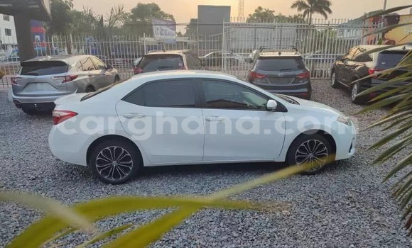 Sayi Na hannu Toyota Corolla White Mota in Accra a Greater Accra Sayi Na hannu Toyota Corolla White Mota in Accra a Greater Accra