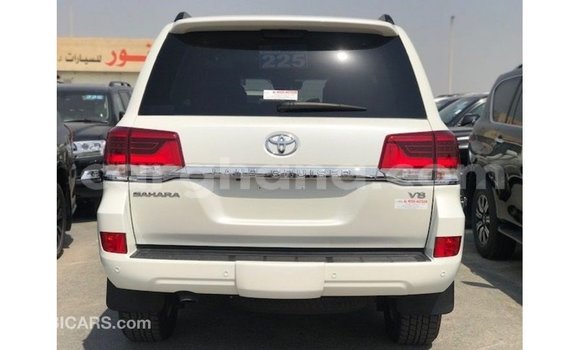 Ra Imported Toyota Land Cruiser funfun Ọkọ̀ in Import - Dubai ni Ashanti Ra Imported Toyota Land Cruiser funfun Ọkọ̀ in Import - Dubai ni Ashanti