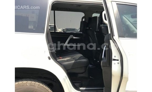 Ra Imported Toyota Land Cruiser funfun Ọkọ̀ in Import - Dubai ni Ashanti Ra Imported Toyota Land Cruiser funfun Ọkọ̀ in Import - Dubai ni Ashanti