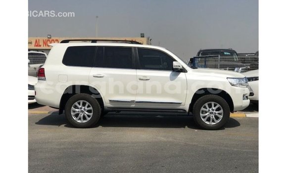 Ra Imported Toyota Land Cruiser funfun Ọkọ̀ in Import - Dubai ni Ashanti Ra Imported Toyota Land Cruiser funfun Ọkọ̀ in Import - Dubai ni Ashanti