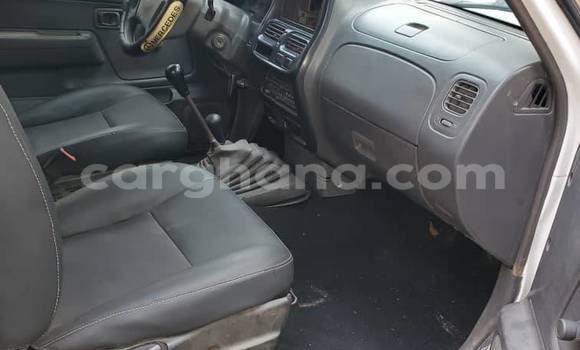 Ra Àlòkù Nissan Hardbody funfun Ọkọ̀ in Accra ni Greater Accra Ra Àlòkù Nissan Hardbody funfun Ọkọ̀ in Accra ni Greater Accra