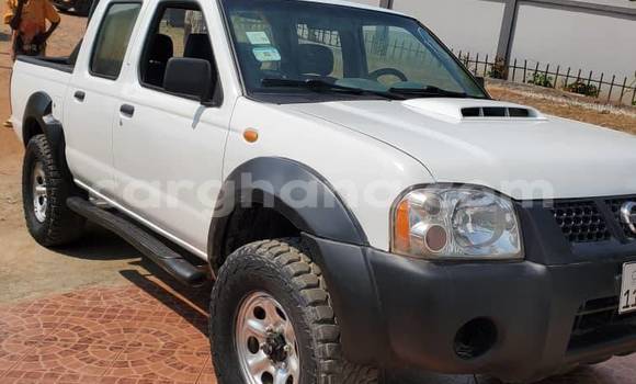 Ra Àlòkù Nissan Hardbody funfun Ọkọ̀ in Accra ni Greater Accra Ra Àlòkù Nissan Hardbody funfun Ọkọ̀ in Accra ni Greater Accra