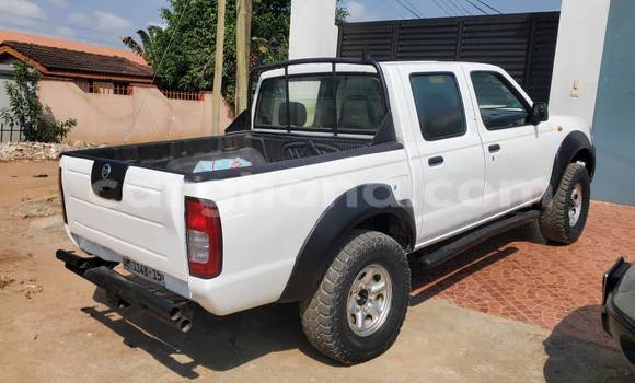 Ra Àlòkù Nissan Hardbody funfun Ọkọ̀ in Accra ni Greater Accra Ra Àlòkù Nissan Hardbody funfun Ọkọ̀ in Accra ni Greater Accra