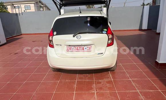 Ra Àlòkù Nissan Note funfun Ọkọ̀ in Accra ni Greater Accra Ra Àlòkù Nissan Note funfun Ọkọ̀ in Accra ni Greater Accra