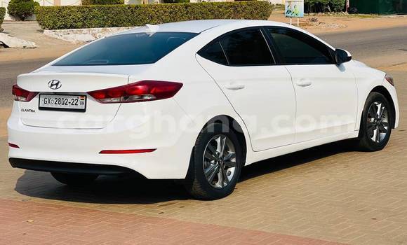 Ra Àlòkù Hyundai Elantra funfun Ọkọ̀ in Accra ni Greater Accra Ra Àlòkù Hyundai Elantra funfun Ọkọ̀ in Accra ni Greater Accra