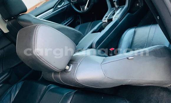 Ra Àlòkù Honda Civic funfun Ọkọ̀ in Accra ni Greater Accra Ra Àlòkù Honda Civic funfun Ọkọ̀ in Accra ni Greater Accra