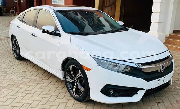 Ra Àlòkù Honda Civic funfun Ọkọ̀ in Accra ni Greater Accra Ra Àlòkù Honda Civic funfun Ọkọ̀ in Accra ni Greater Accra
