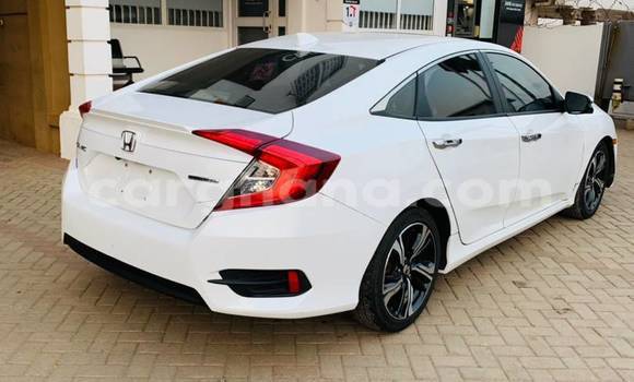 Ra Àlòkù Honda Civic funfun Ọkọ̀ in Accra ni Greater Accra Ra Àlòkù Honda Civic funfun Ọkọ̀ in Accra ni Greater Accra