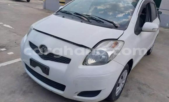 Ra Àlòkù Toyota Vitz funfun Ọkọ̀ in Accra ni Greater Accra Ra Àlòkù Toyota Vitz funfun Ọkọ̀ in Accra ni Greater Accra
