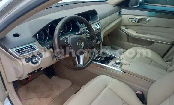 Sayi Na hannu Mercedes‒Benz E–Class White Mota in Accra a Greater Accra Sayi Na hannu Mercedes‒Benz E–Class White Mota in Accra a Greater Accra