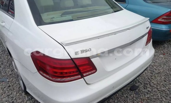 Sayi Na hannu Mercedes‒Benz E–Class White Mota in Accra a Greater Accra Sayi Na hannu Mercedes‒Benz E–Class White Mota in Accra a Greater Accra