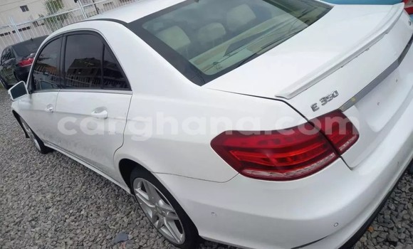 Sayi Na hannu Mercedes‒Benz E–Class White Mota in Accra a Greater Accra Sayi Na hannu Mercedes‒Benz E–Class White Mota in Accra a Greater Accra