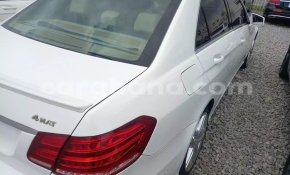 Sayi Na hannu Mercedes‒Benz E–Class White Mota in Accra a Greater Accra Sayi Na hannu Mercedes‒Benz E–Class White Mota in Accra a Greater Accra