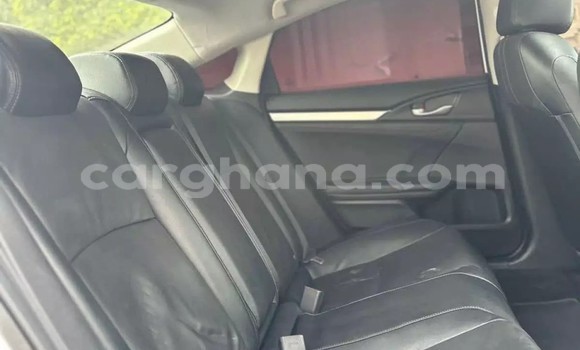 Sayi Na hannu Honda Civic White Mota in Accra a Greater Accra Sayi Na hannu Honda Civic White Mota in Accra a Greater Accra