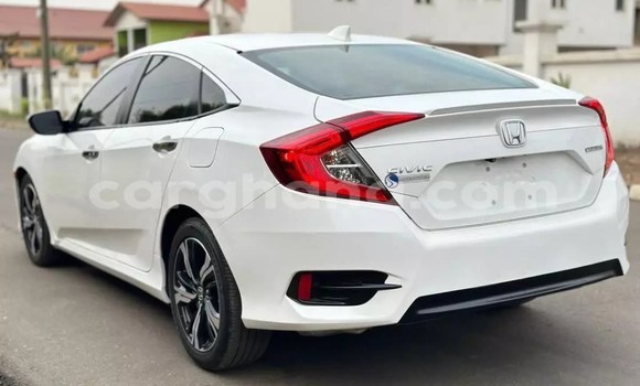 Sayi Na hannu Honda Civic White Mota in Accra a Greater Accra Sayi Na hannu Honda Civic White Mota in Accra a Greater Accra