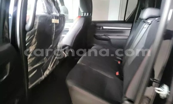 Sayi Na hannu Toyota Hilux White Mota in Accra a Greater Accra Sayi Na hannu Toyota Hilux White Mota in Accra a Greater Accra