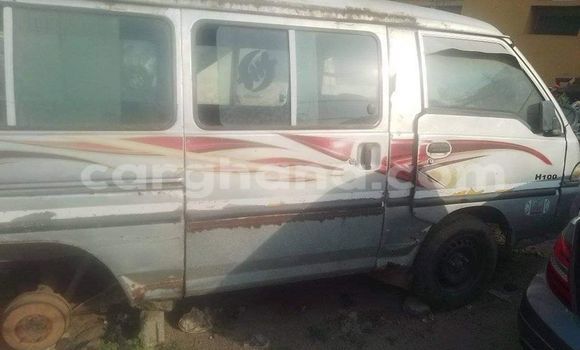 Ra Àlòkù Hyundai Grace Miiran Ọkọ̀ in Accra ni Greater Accra