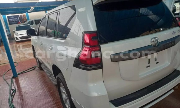 Sayi Na hannu Toyota Land Cruiser Prado White Mota in Accra a Greater Accra Sayi Na hannu Toyota Land Cruiser Prado White Mota in Accra a Greater Accra