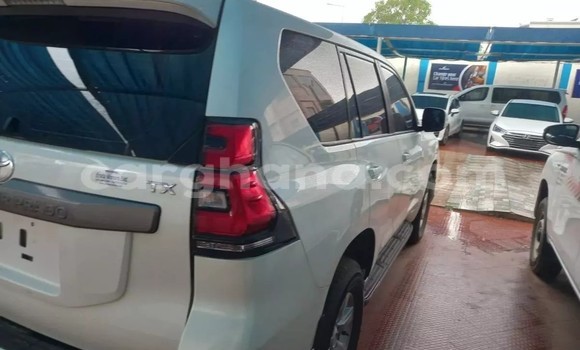 Sayi Na hannu Toyota Land Cruiser Prado White Mota in Accra a Greater Accra Sayi Na hannu Toyota Land Cruiser Prado White Mota in Accra a Greater Accra