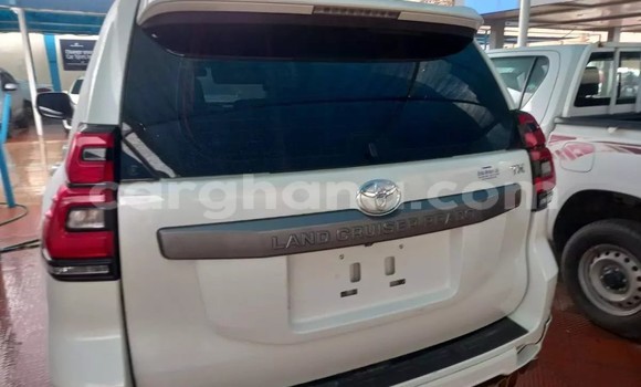 Sayi Na hannu Toyota Land Cruiser Prado White Mota in Accra a Greater Accra Sayi Na hannu Toyota Land Cruiser Prado White Mota in Accra a Greater Accra