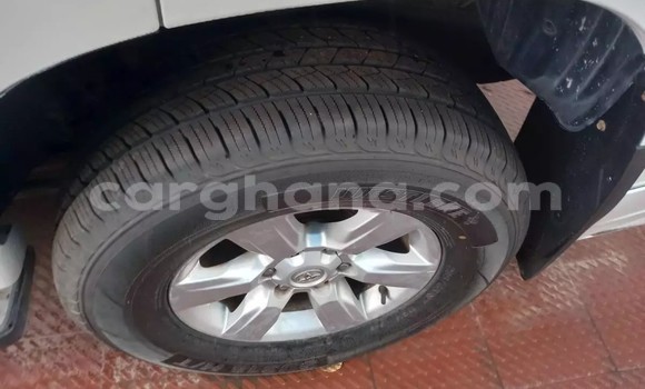Sayi Na hannu Toyota Land Cruiser Prado White Mota in Accra a Greater Accra Sayi Na hannu Toyota Land Cruiser Prado White Mota in Accra a Greater Accra