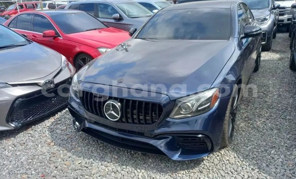 Sayi Na hannu Mercedes‒Benz E–Class Blue Mota in Accra a Greater Accra