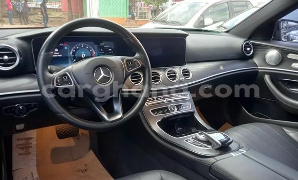 Sayi Na hannu Mercedes‒Benz E–Class Blue Mota in Accra a Greater Accra Sayi Na hannu Mercedes‒Benz E–Class Blue Mota in Accra a Greater Accra