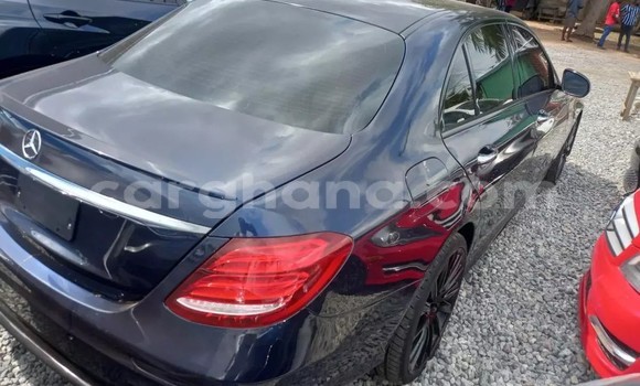 Sayi Na hannu Mercedes‒Benz E–Class Blue Mota in Accra a Greater Accra Sayi Na hannu Mercedes‒Benz E–Class Blue Mota in Accra a Greater Accra