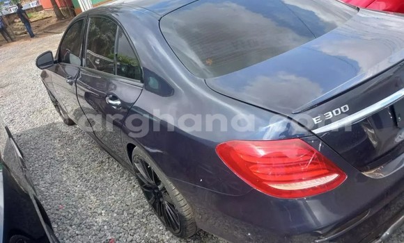 Sayi Na hannu Mercedes‒Benz E–Class Blue Mota in Accra a Greater Accra Sayi Na hannu Mercedes‒Benz E–Class Blue Mota in Accra a Greater Accra
