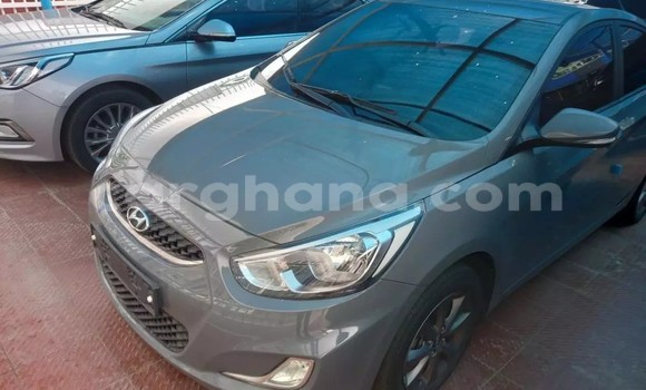 Sayi Na hannu Hyundai Accent Azurfa Mota in Accra a Greater Accra
