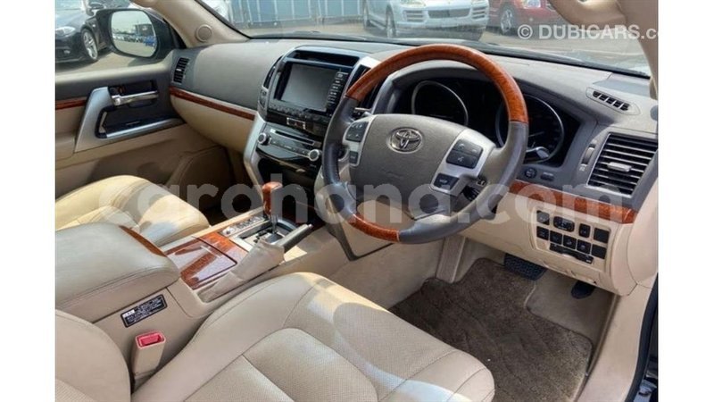 Big with watermark toyota land cruiser ashanti import dubai 10810