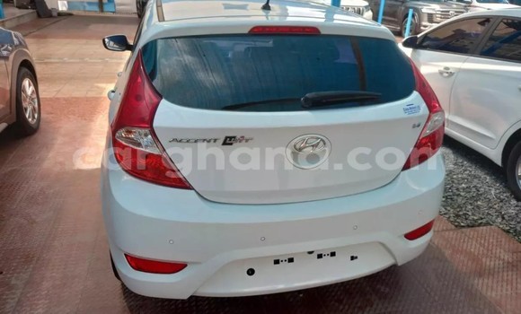Sayi Na hannu Hyundai Accent White Mota in Accra a Greater Accra Sayi Na hannu Hyundai Accent White Mota in Accra a Greater Accra