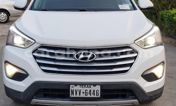 Sayi Na hannu Hyundai Santa Fe White Mota in Takoradi a Yamma