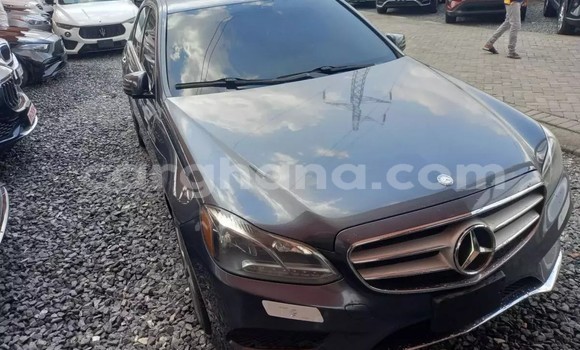 Ra Àlòkù Mercedes‒Benz E–Class Blue Ọkọ̀ in Accra ni Greater Accra Ra Àlòkù Mercedes‒Benz E–Class Blue Ọkọ̀ in Accra ni Greater Accra