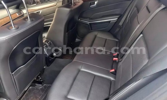 Ra Àlòkù Mercedes‒Benz E–Class Blue Ọkọ̀ in Accra ni Greater Accra Ra Àlòkù Mercedes‒Benz E–Class Blue Ọkọ̀ in Accra ni Greater Accra