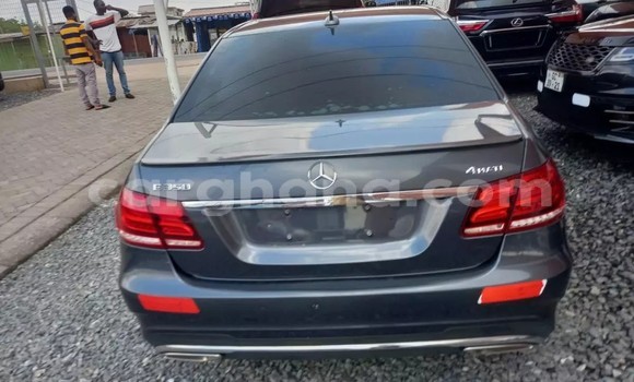Ra Àlòkù Mercedes‒Benz E–Class Blue Ọkọ̀ in Accra ni Greater Accra Ra Àlòkù Mercedes‒Benz E–Class Blue Ọkọ̀ in Accra ni Greater Accra