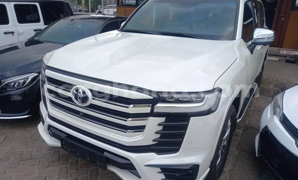 Sayi Na hannu Toyota Land Cruiser Prado White Mota in Accra a Greater Accra Sayi Na hannu Toyota Land Cruiser Prado White Mota in Accra a Greater Accra