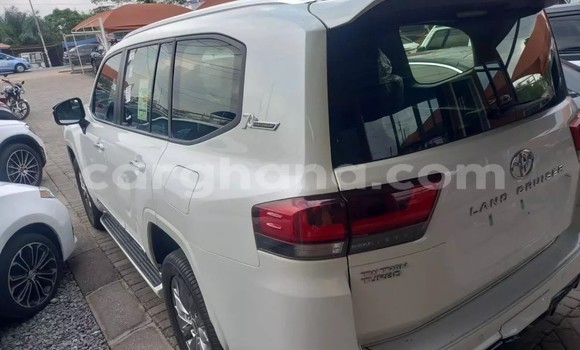 Sayi Na hannu Toyota Land Cruiser Prado White Mota in Accra a Greater Accra Sayi Na hannu Toyota Land Cruiser Prado White Mota in Accra a Greater Accra