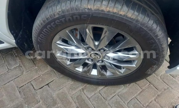 Sayi Na hannu Toyota Land Cruiser Prado White Mota in Accra a Greater Accra Sayi Na hannu Toyota Land Cruiser Prado White Mota in Accra a Greater Accra