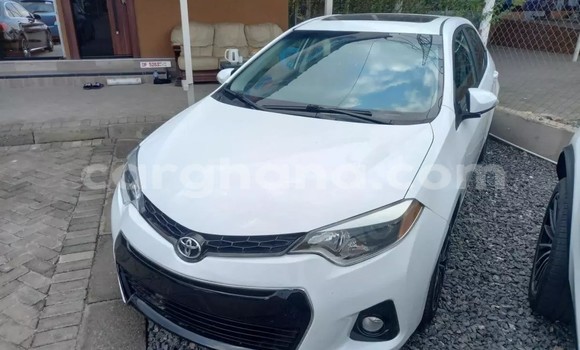 Sayi Na hannu Toyota Corolla White Mota in Accra a Greater Accra Sayi Na hannu Toyota Corolla White Mota in Accra a Greater Accra