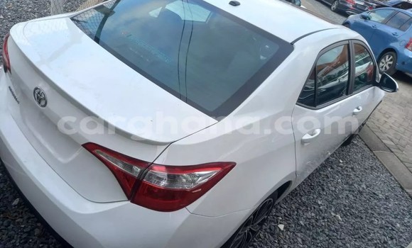 Sayi Na hannu Toyota Corolla White Mota in Accra a Greater Accra Sayi Na hannu Toyota Corolla White Mota in Accra a Greater Accra