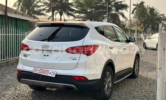Buy Used Hyundai Santa Fe White Car in Accra in Greater Accra Buy Used Hyundai Santa Fe White Car in Accra in Greater Accra