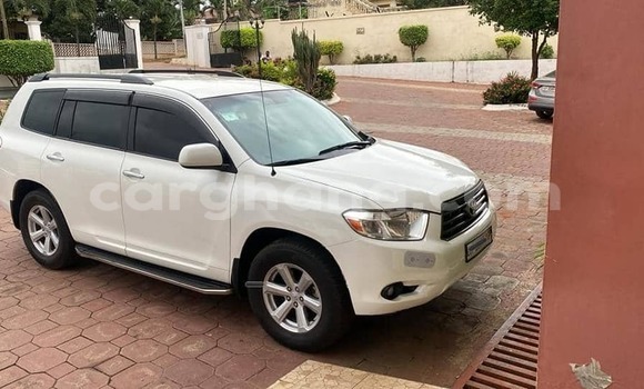 Buy Used Toyota Highlander White Car in Accra in Greater Accra Buy Used Toyota Highlander White Car in Accra in Greater Accra