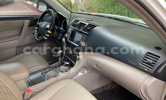 Buy Used Toyota Highlander White Car in Accra in Greater Accra Buy Used Toyota Highlander White Car in Accra in Greater Accra