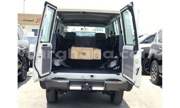Ra Imported Toyota Land Cruiser funfun Ọkọ̀ in Import - Dubai ni Ashanti Ra Imported Toyota Land Cruiser funfun Ọkọ̀ in Import - Dubai ni Ashanti