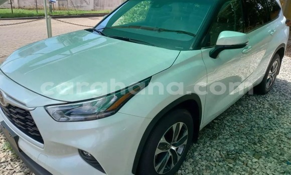 Ra Àlòkù Toyota Highlander funfun Ọkọ̀ in Accra ni Greater Accra Ra Àlòkù Toyota Highlander funfun Ọkọ̀ in Accra ni Greater Accra